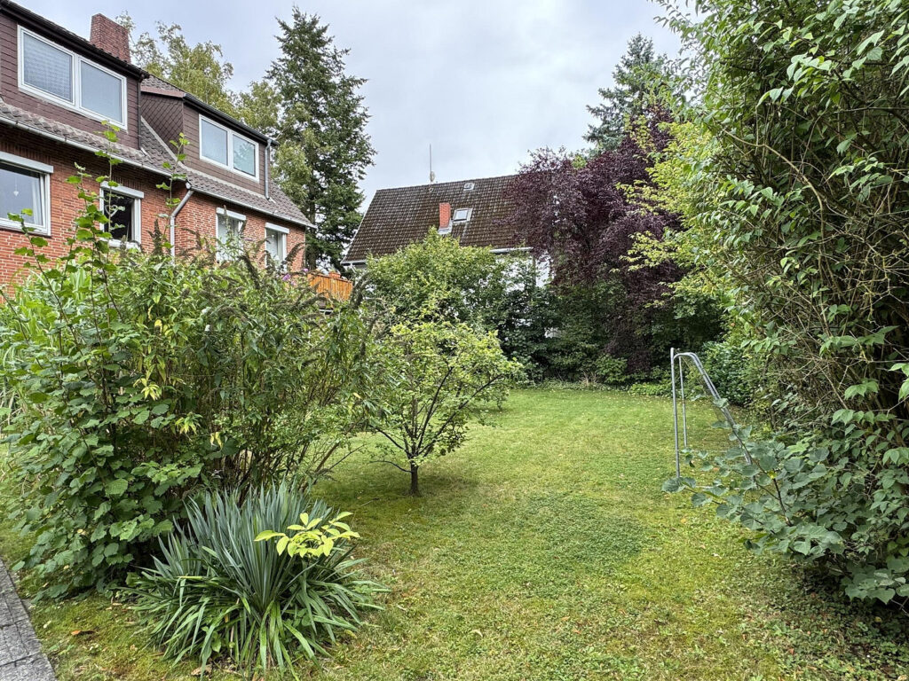 Weiterer begrünter Gartenbereich des Grundstücks